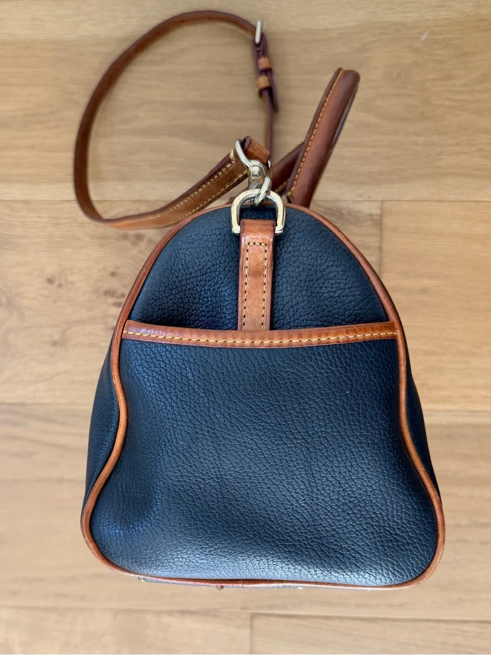 Dooney & Bourke Pebble Leather Duffle Satchel Bag Black Tan Medium Classic Prep